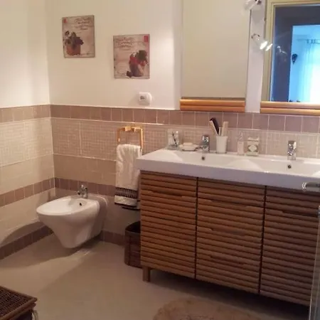 בית נופש Paradise House With Sea View And Quiet. סנרמו